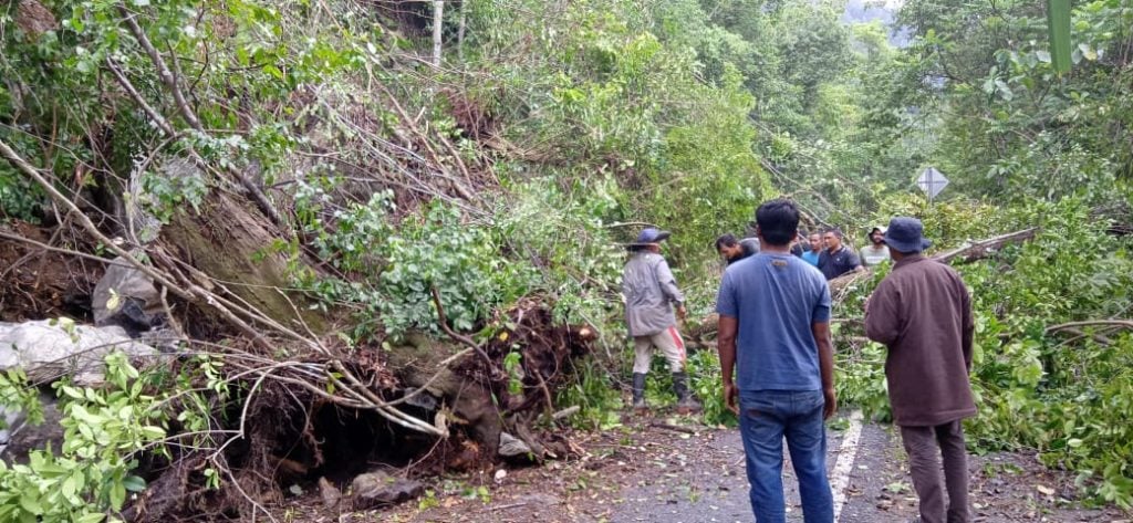 Longsor Tutupi Badan Jalan Gunung Geurutee Analisa Aceh