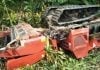 Satu unit combine harvester jatuh kejurang dan terbalik di pinggir sungai hingga memakan korban jiwa di Desa Alue Peunawa, Babahrot, Selasa (23/10).
