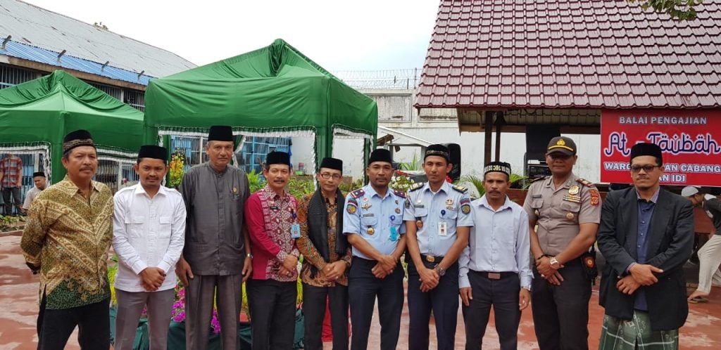( Foto Kebersamaan Anggota DPD-RI Sudirman bersama Kalapas di Acara Peringatan Maulid)
