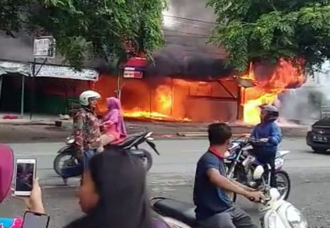  Toko  Penjual  Sparepart Sepeda  Motor Terbakar Analisa Aceh