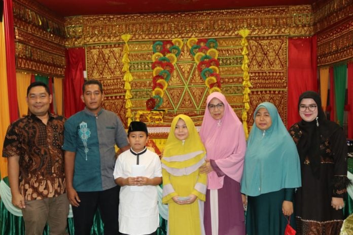 27c8f03f-2bff-42cf-be74-eb9e384a09ad