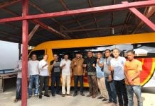 Irmawan Serahkan Bantuan Bus Sekolah Untuk Aceh Selatan