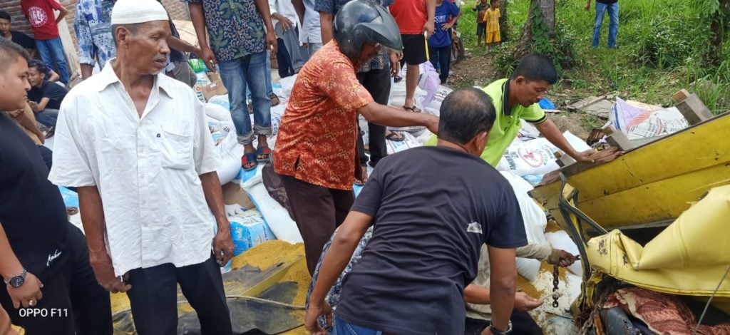  Truk  Terperosok ke Parit Sopir Meninggal Dunia Analisa Aceh 