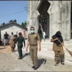 Peringati HUT, Satpol PP dan WH Gelar Baksos di Mesjid Gampong Tuwi Kareung Aceh Jaya