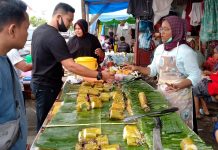 Musim Hujan, Omzet Para Penjual Takjil Meningkat
