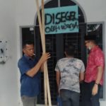 Usai Demo Berujung Pembakaran, Camat Muara Dua Lhokseumawe Mediasi Warga dan Buka Segel Kantor Keuchik