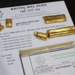 Pedagang Ini Tunaikan Zakat Emas Setengah Kilo Lebih Melalui Baitul Mal Aceh