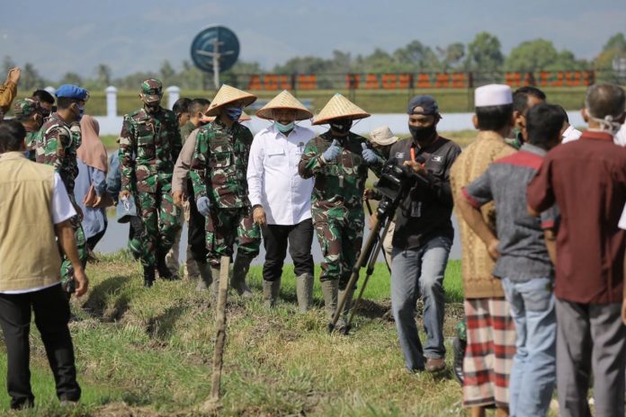 WhatsApp Image 2020-06-10 at 18.53.00 Penanaman Perdana Padi Musim Tanam Gadu 2020