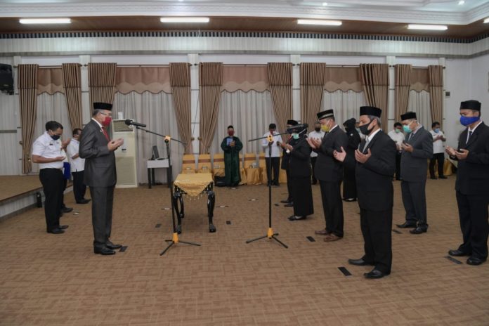 Plt.Gubernur Aceh, Nova Iriansyah, melantik Anggota Badan Pengawas Sengketa Konsumen (BPSK)