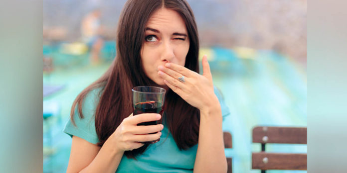 wanita cegukan wanita cegukan