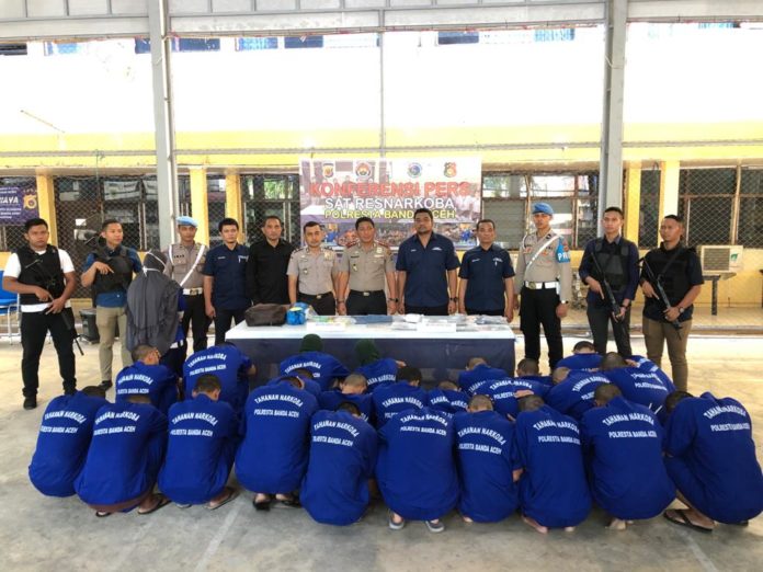 Kapolresta-Banda-Aceh-Kombes-Pol-Trisno-Riyanto-saat-menggelar-konferensi-pers-terkait-penangkapan-sejumlah-tersangka-kasus-narkoba-2