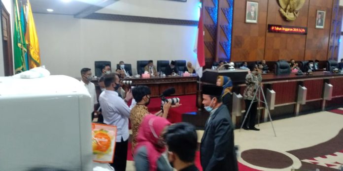 ecb4ac1d-7992-4f06-965f-922de68b6821