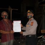 Kapolsek Meureudu Serahkan LKB Untuk Korban Kebakaran