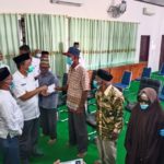 Wabup Pijay Serahkan Zakat Untuk 280 Fakir dan Lansia