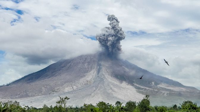  Gunung  Sinabung  Meletus  Sejumlah Wilayah di Aceh Diimbau 