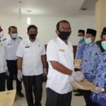 Serahkan SK Kenaikan Pangkat PNS, Ini Pesan Plt Sekda Pidie Jaya