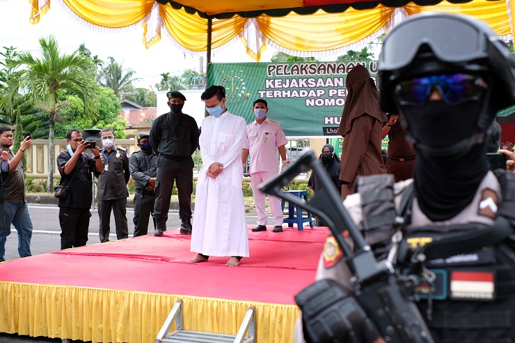 Empat Pemuda Terpidana Pelecehan Seksual Dicambuk Di Aceh Utara ...