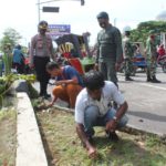 Razia Masker di Lhokseumawe, Pelanggar Disuruh Cabut Rumput