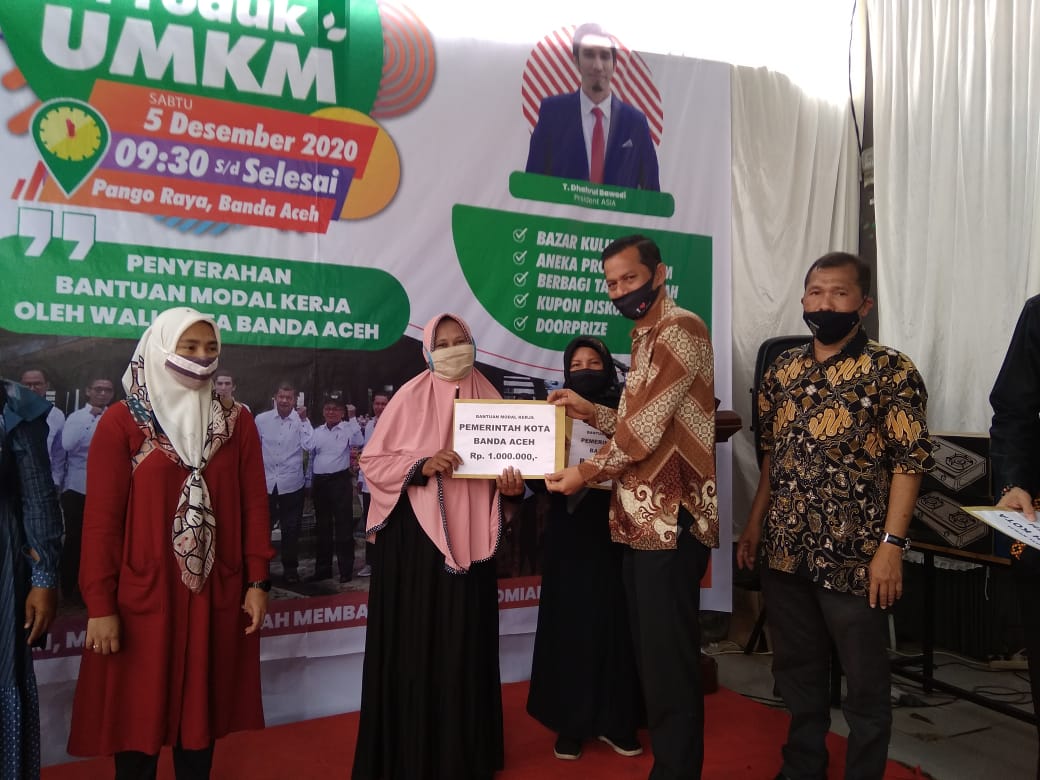 Pemko Banda Aceh Kembali Serahkan Bantuan Modal Usaha untuk Pelaku
