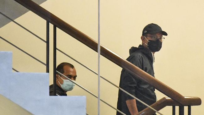 mensos-serahkan-diri-ke-kpk-4_169