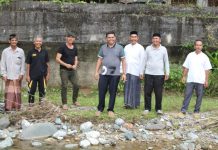 Anggota DPRA Tinjau Proyek Jembatan di Sawang yang Terbengkalai Sejak 2013