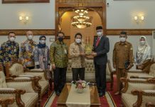 Gubernur Aceh, Nova Iriansyah, menerima kunjungan silaturahmi Direktur Utama Bank Syariah Indonesia, Hery Gunardi beserta rombongan, di Pendopo Gubernur Aceh, Banda Aceh, Selasa (4/5/2021).