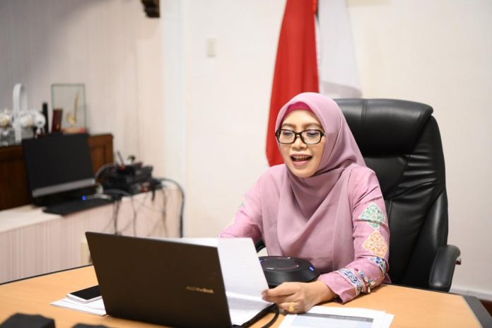 Ketua TP-PKK Aceh, Dr.Ir.Dyah Erti Idawati, MT membuka Webinar “Kelas Edukasi Menyusui” dengan tema Inisiasi Menyusu Dini dan Rawat Gabung, di Rumah Dinas Wakil Gubernur Aceh, Banda Aceh, Sabtu (12/6/2021).