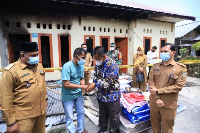 Wali Kota Serahkan Bantuan Masa Panik Untuk Korban Kebakaran Di Lampaseh Kota Analisa Aceh 7665