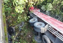 Truk Bermuatan 20 Ton Semen Jatuh ke Jurang di Bener Meriah