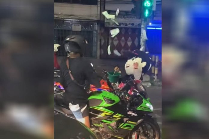 Youtuber Nodie Wakgenk Lempar Segepok Uang Youtuber Nodie Wakgenk Lempar Segepok Uang