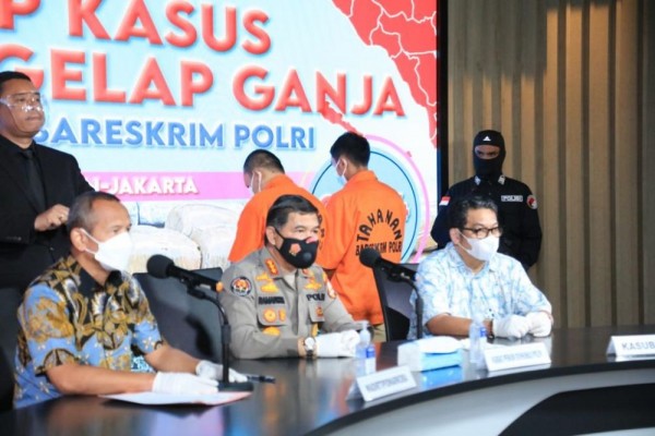 bareskrim-polri-berhasil-bongkar-peredaran-ganja-acehmedanjakarta-seberat-2244kg-wzd