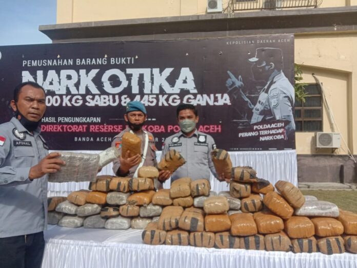 polda-aceh-kembali-musnahkan-barang-bukti-100-kg-sabu-dan-445-kg-ganja-hcu