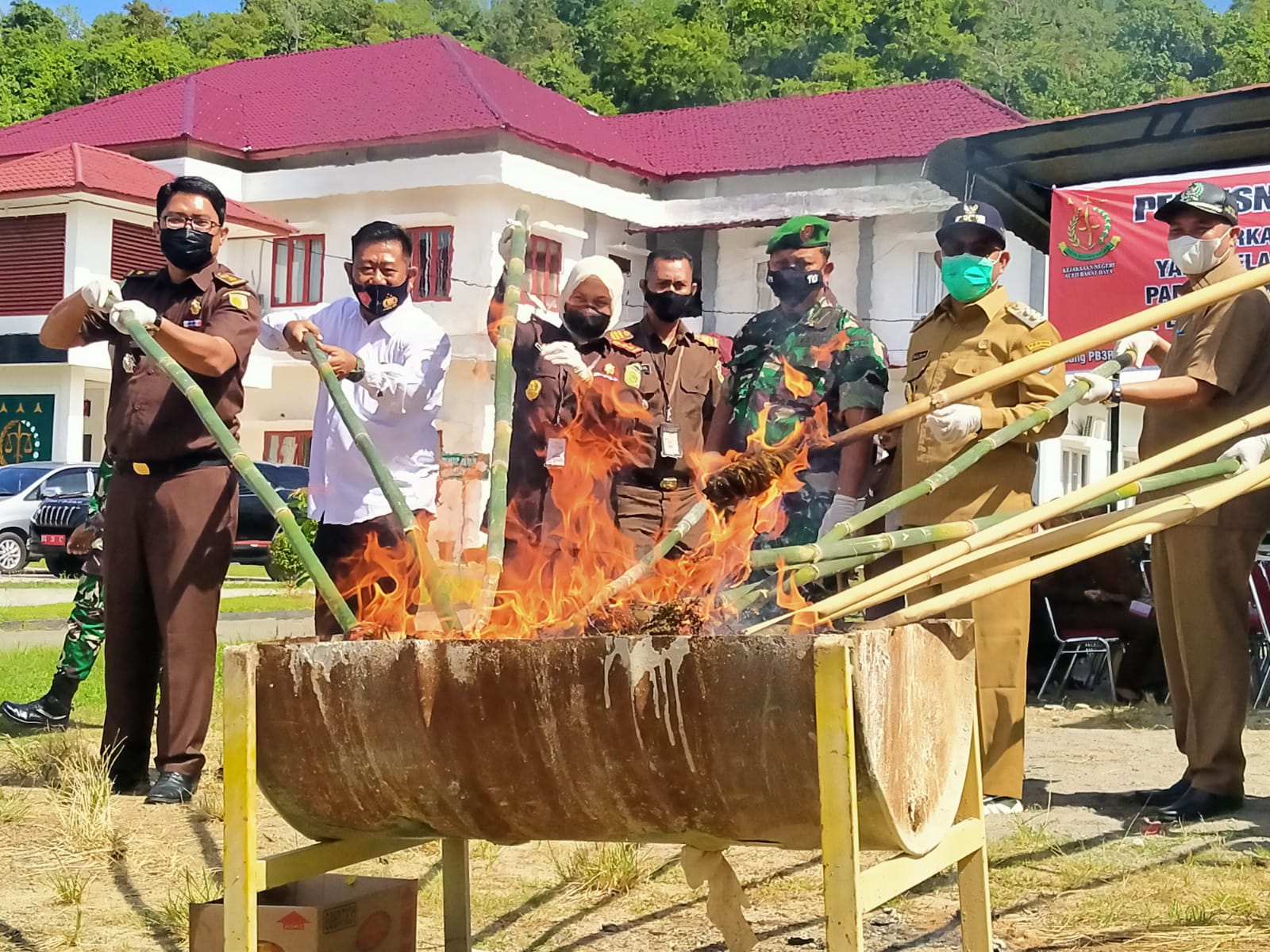 Kejari Abdya Musnahkan Barang Bukti Narkoba, Senjata Api Hingga Belasan ...