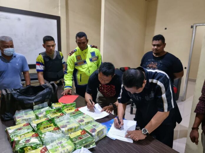 polda-sumsel-gagalkan-penyeludupan-16-kg-sabusabu-dengan-modus-angkut-kelapa-sawit-mjj
