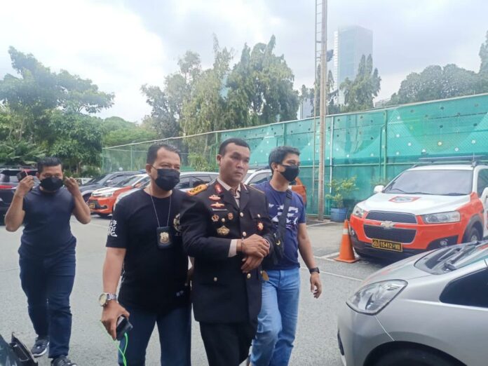 polisi-berhasil-ringkus-polisi-gadungan-berpangkat-komjen-yang-tipu-perempuan-rp-1-miliar-ffw