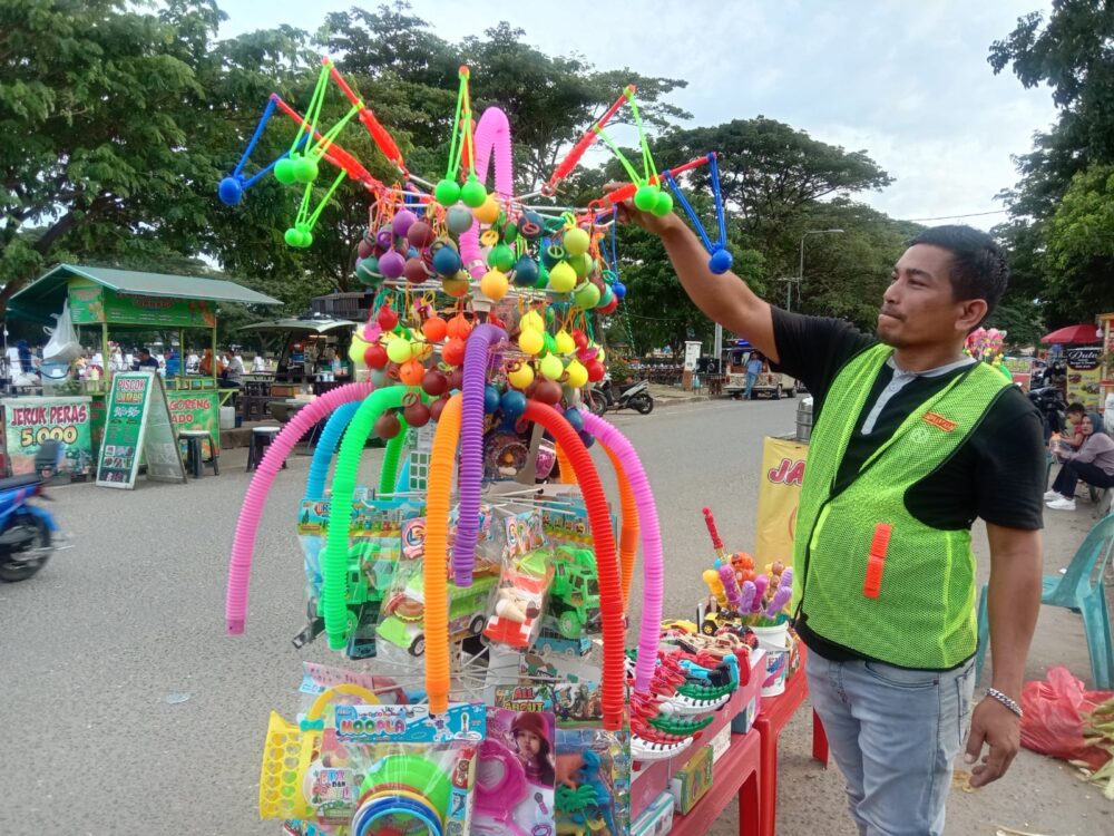 Mainan Lato Lato Viral Pedagang Di Banda Aceh Raup Hingga Rp800 Ribu