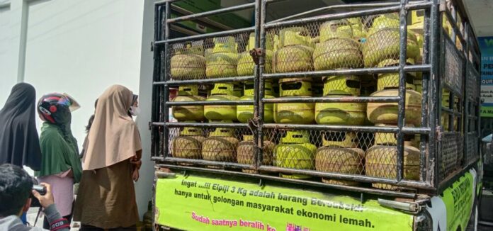 70d5b0e3fb84bc586412e5b8d3b19b35