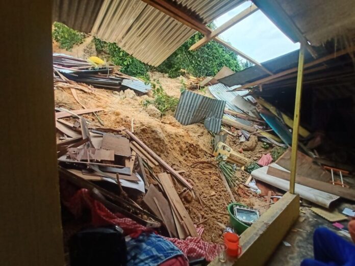 e481fd444a684317bcf2c2a53a05a4f7