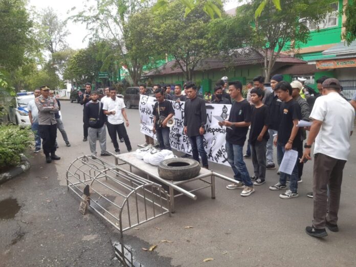 648c2ba1fe0c795d1795429694b97750