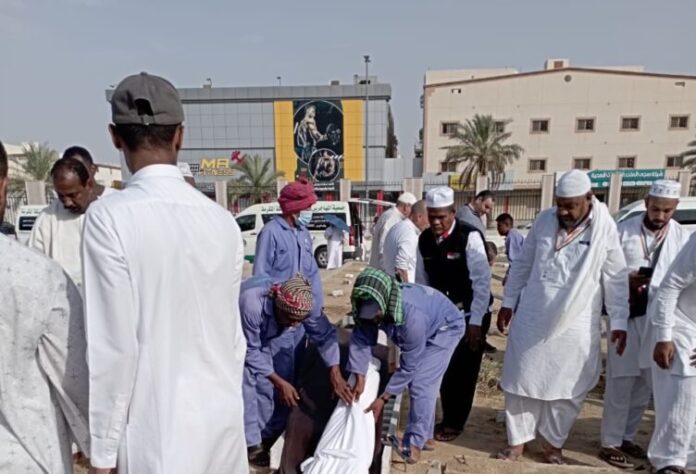Proses pemakaman jenazah jemaah haji di Arab Saudi. Foto : ist
