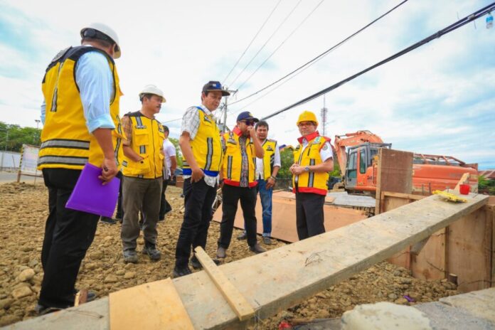 4629caaebdd1293ca6ac72f318e47b48 Peninjauan lokasi proyek pada Rabu (7/6/2023). Foto : ist