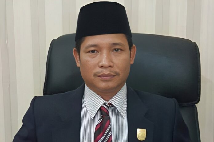 37166cf6c3122e4c0b3797213397521e Ketua DPRK Langsa, Maimul Mahdi.