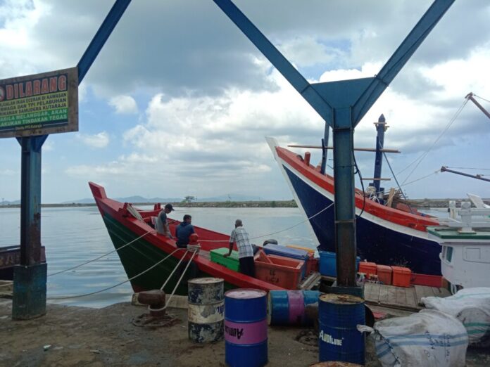 Nelayan di Lampulo, Foto : Naszadayuna/analisaaceh.com