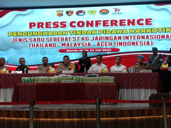 e63507d708222c276e08ebc9697574a2 Konferensi pers di Polda Aceh (12/7/2023). Foto : Naszadayuna/analisaaceh.com