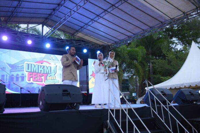 174df2cec354bd59b41c9d5f6828c6b5