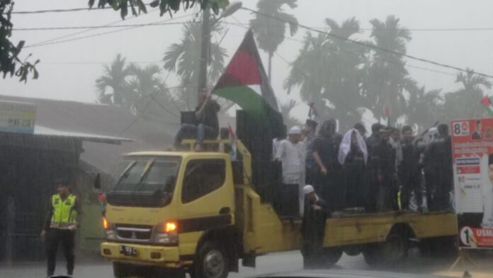 Sejumlah Ormas dan OKP di Abdya menggelar aksi damai bela Palestina pada Minggu (29/10/2023). Foto:Analisaaceh.com/Ahlul Zikri