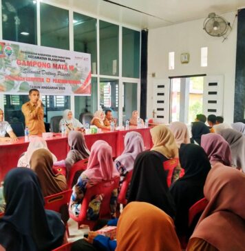 Keuchik Gampong Mata Ie, Kecamatan Blangpidie Kabupaten Abdya, Junaidi saat menyampaikan sambutan sekaligus membuka acara pelatihan menjahit dan komputer