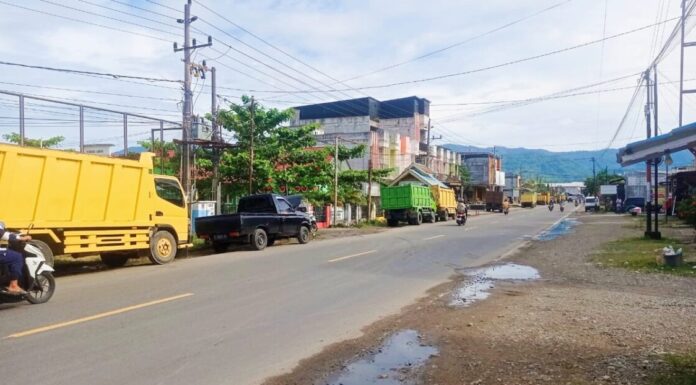 Kuota Solar Dipangkas, Antrean Truk di SPBU Abdya Mengular