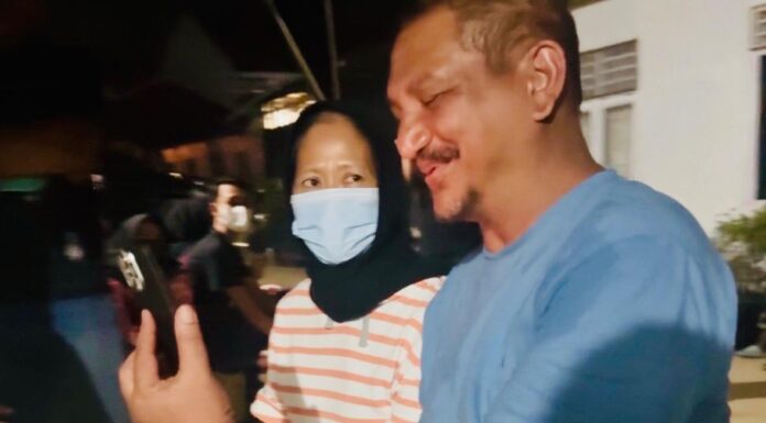 Bupati Armia Terharu Saat Video Call dengan Safaruddin