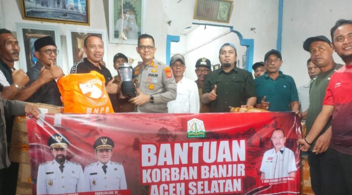 Abu Heri Salurkan Bantuan Banjir dari Pemerintah Aceh untuk Warga Trumon